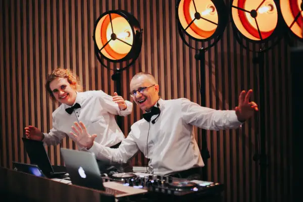 Ile kosztuje DJ na imprezę? Sprawdź, co wpływa na ceny usług